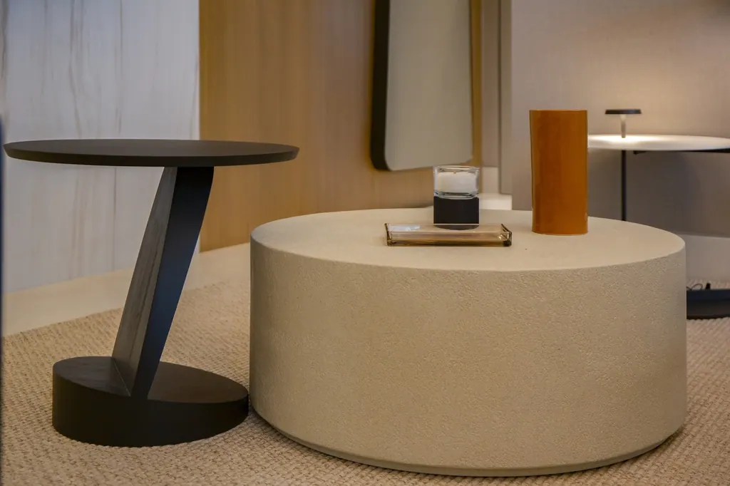 Mesas de centro modernas minimalistas con decoración elegante en sala